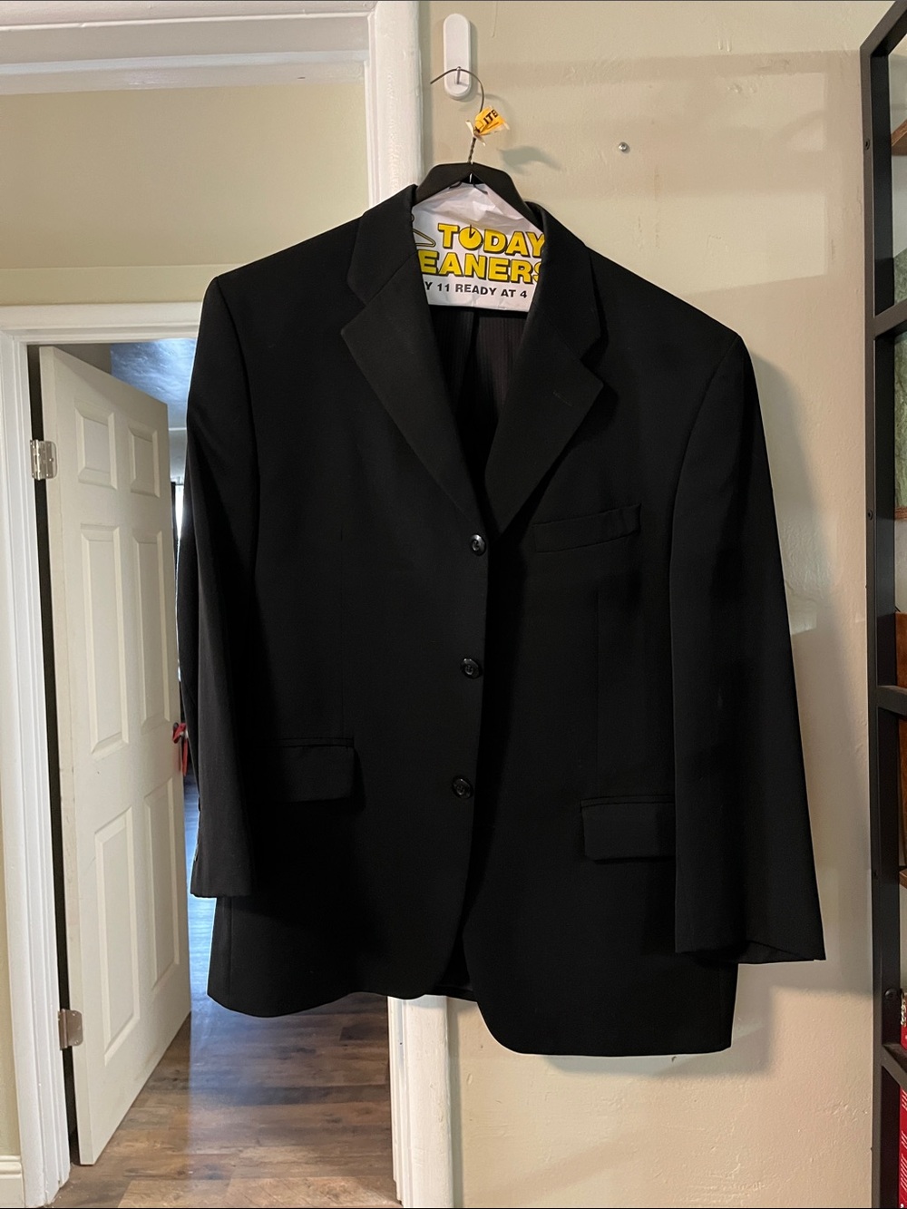 Men's Classic Black Single-Breasted Suit Jacket